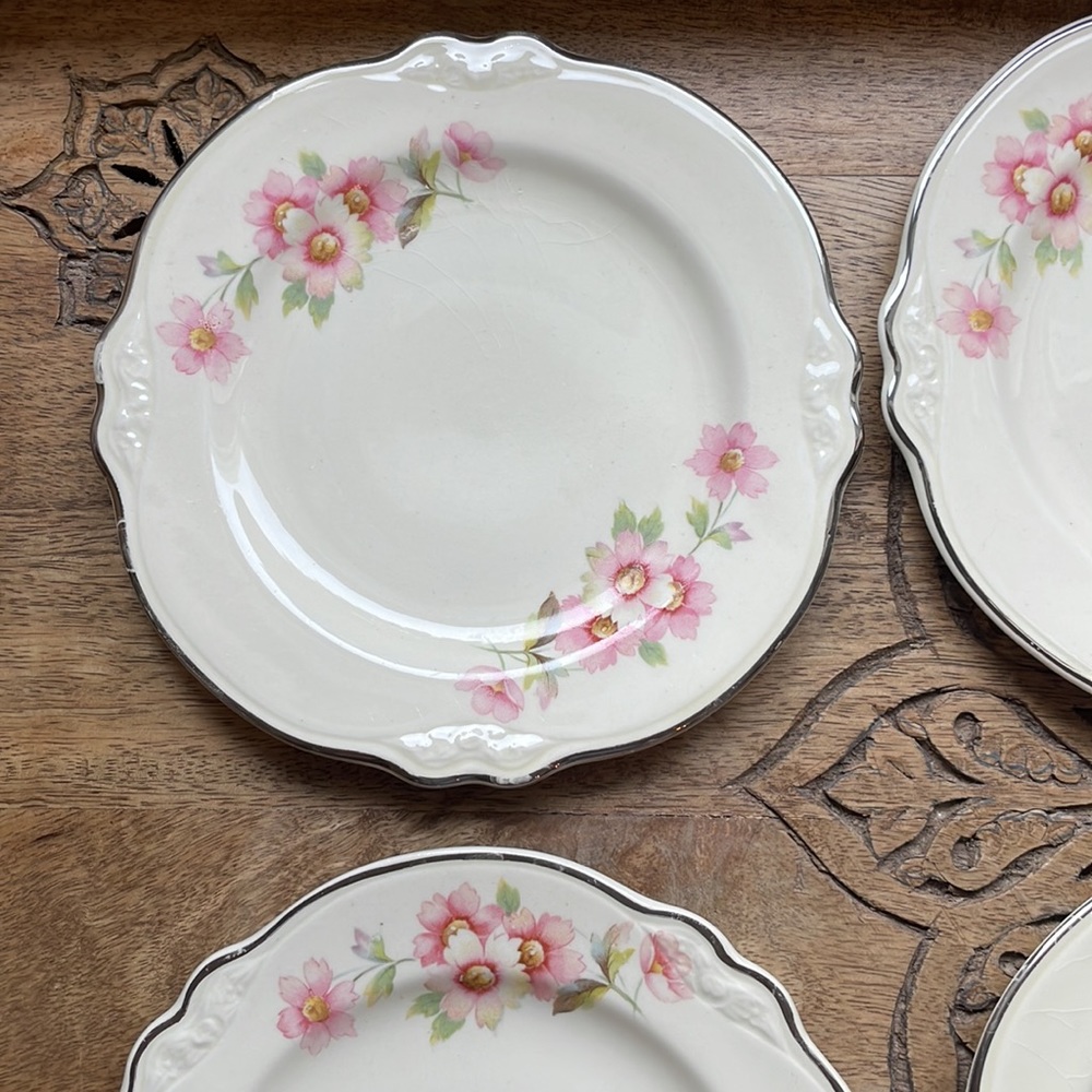 🌸Set of 6 Vintage Style Dessert Plates! Pretty delicate rose pattern 🌸 - Picture 8 of 16